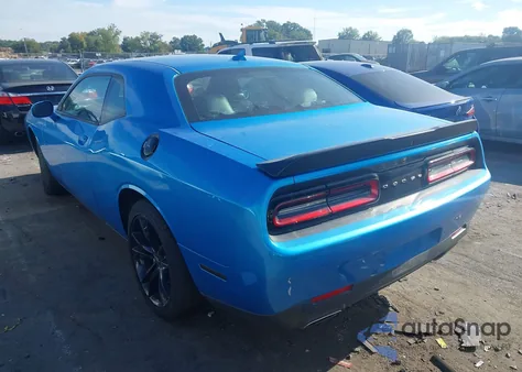 2018 Dodge Challenger Sxt Plus z USA, uszkodzony, nr VIN 2C3CDZAG7JH333962